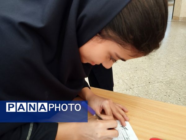 انتخابات شورای دانش‌آموزی در دبیرستان فاطمه آهنچی مشهد