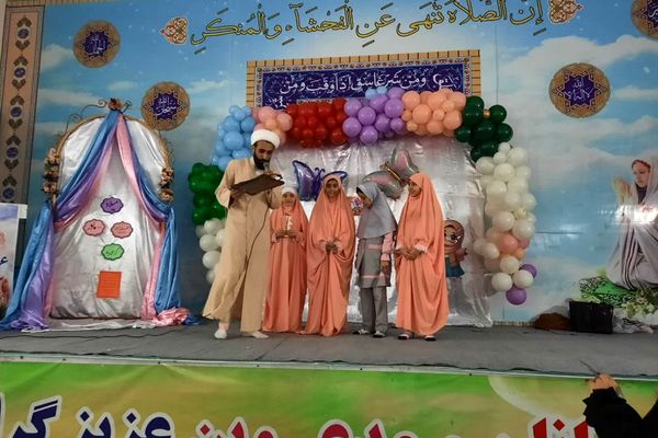مراسم روز مادر و تحلیف پیشتازان در دبستان شهید سرافراز