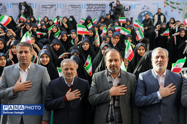 آیین نواختن گلبانگ انقلاب اسلامی با حضور وزیر آموزش و پرورش