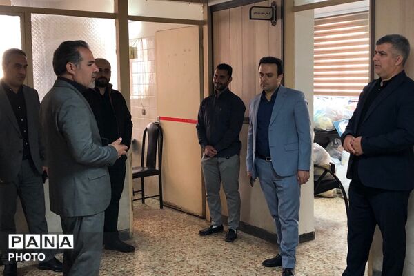 بازدید و عرض تبریک مدیر آموزش و پرورش ناحیه دو شهرری از کارکنان اداری