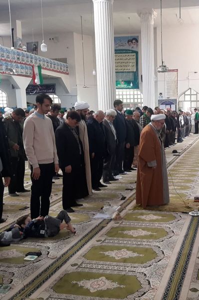 حضور دانش‌آموزان و برپایی میز خدمت در نماز جمعه این هفته آشخانه 