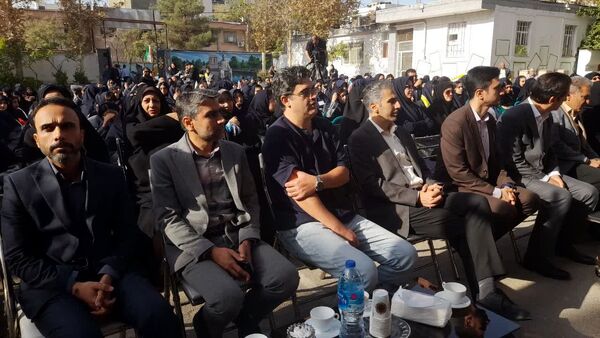 نواخته‌شدن زنگ مهر در مدرسه فرزانگان ۴ مشهد