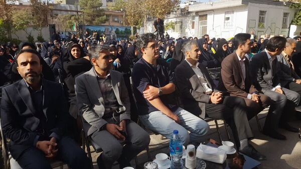 نواخته‌شدن زنگ مهر در مدرسه فرزانگان ۴ مشهد