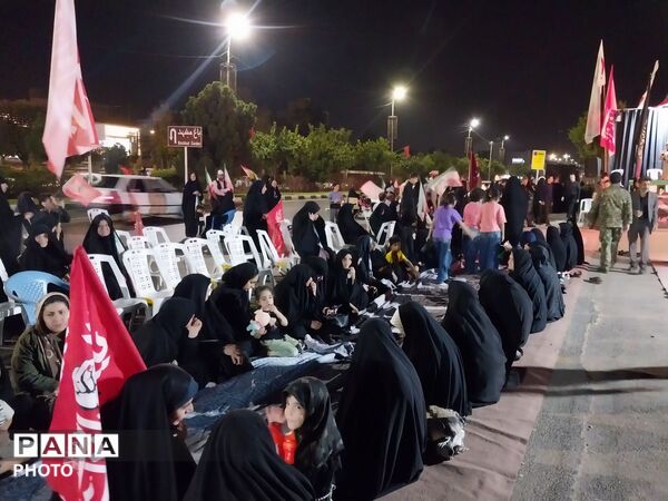 گرامیداشت چهلمین روز تدفین آقای شهید ایران و برگزاری مراسم شب شهادت امام حسن عسکری(ع) با حضور ۸۰۰ نفر