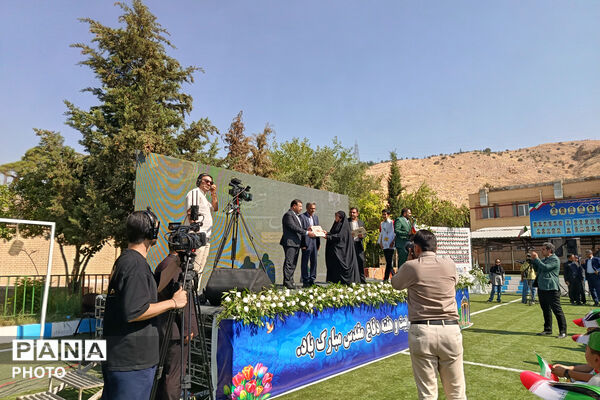 طنین زنگ مهر در دبیرستان رازی شیراز - 1