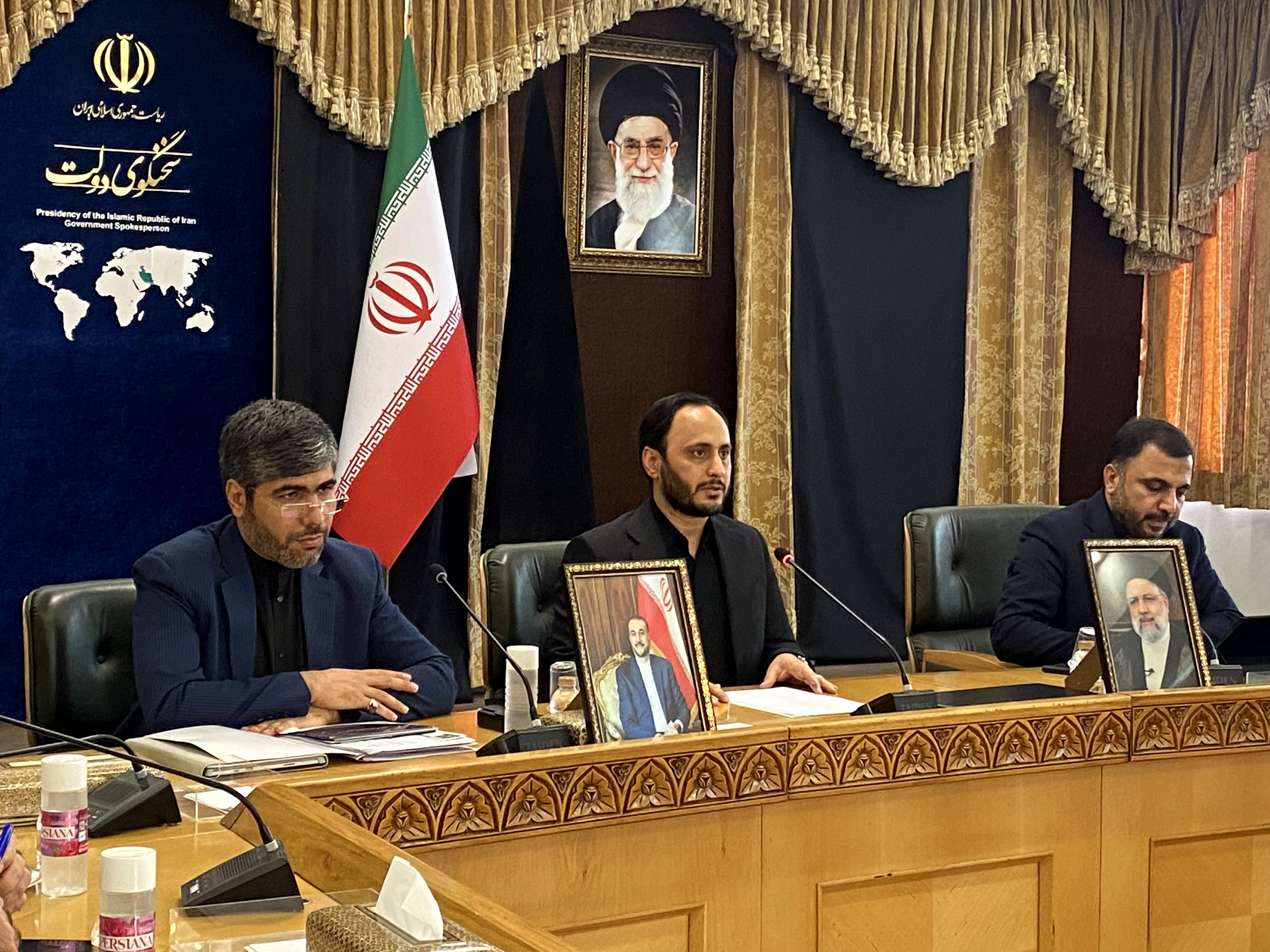 در تلاش هستیم تا فرآیند طولانی جذب اصلاح شود