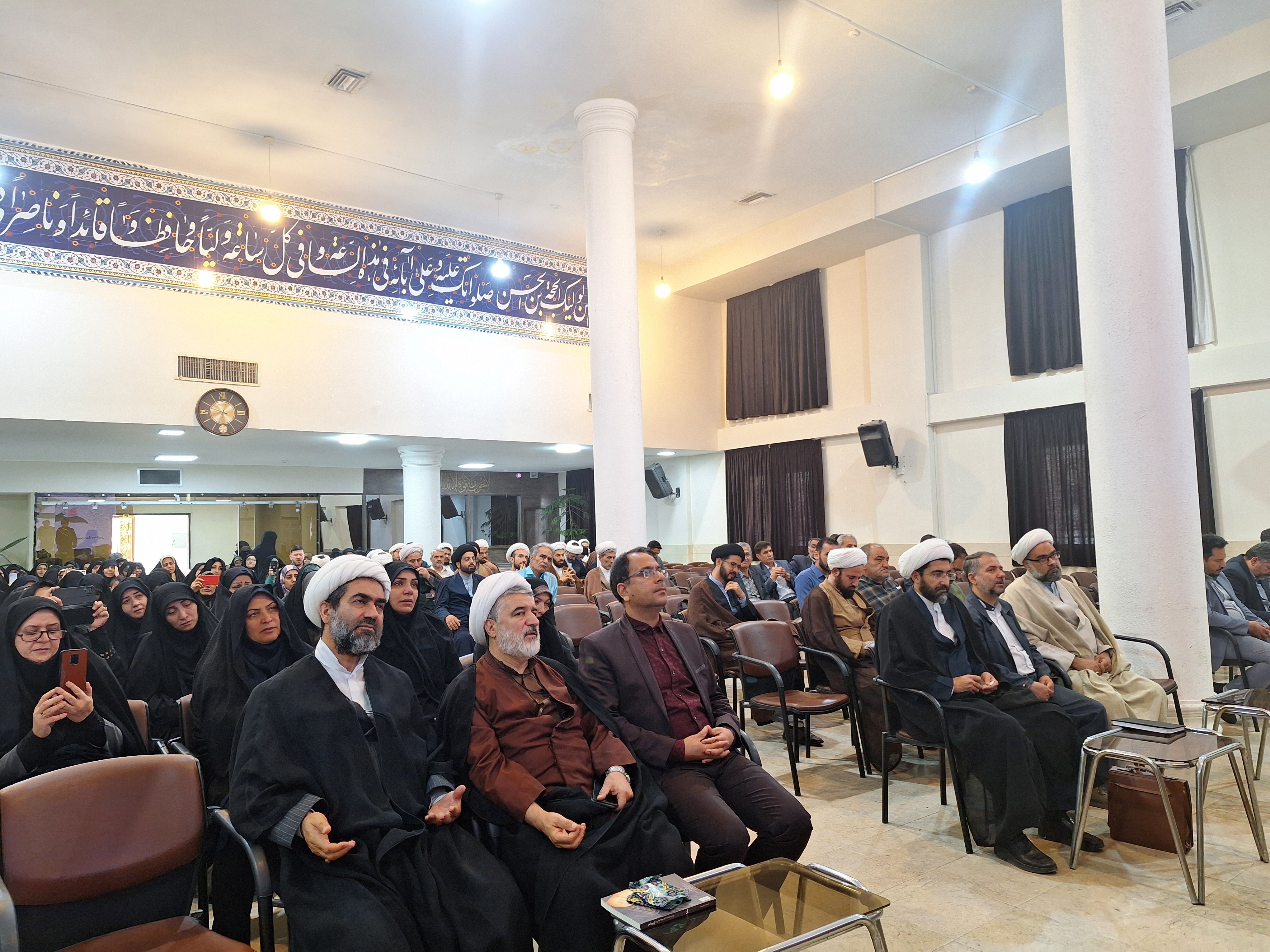برگزاری اجلاسیه نماز و آیین تجلیل از فعالان نماز مدارس ناحیه ۴ اصفهان
