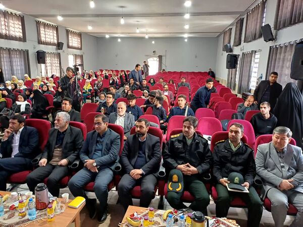تجلیل از برگزیدگان 2 جشنواره پرورشی در شهرستان زرقان 