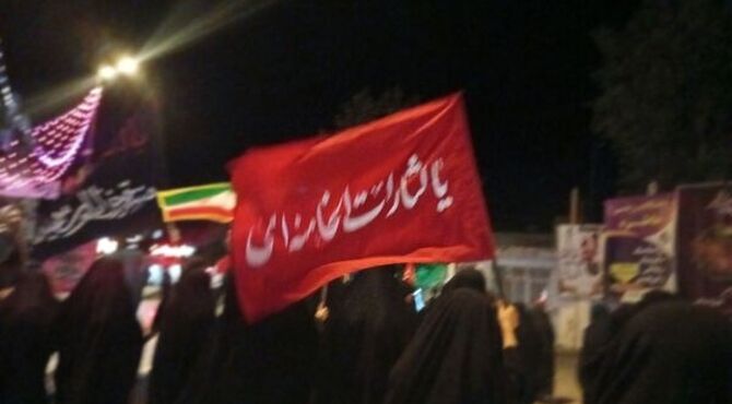 سوگواری دانش‌آموزان دبیرستان باب‌الحوائج شهرکرد