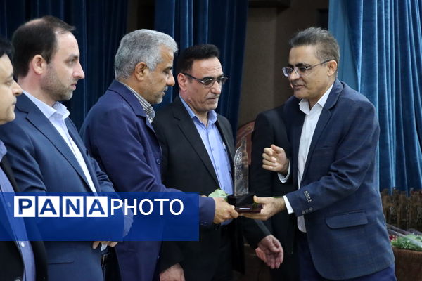 تجلیل از معلمان نمونه استان بوشهر 