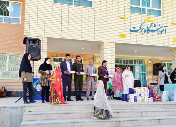 تقدیر از دانش‌آموزان آموزشگاه برکت شهرک مامور