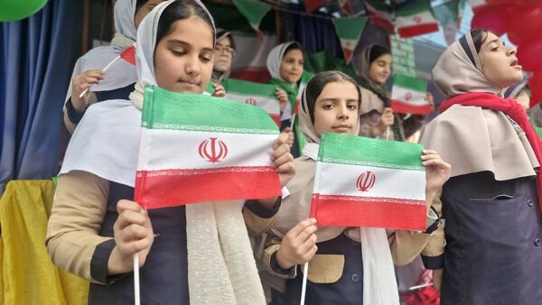 سالروز پیروزی انقلاب اسلامی در دبستان حافظ یک