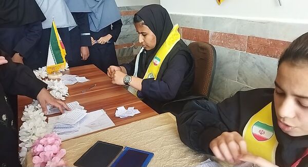 بیست و هشتمین دوره انتخابات شورای دانش آموزی در دبیرستان حجت‌ الاسلامی