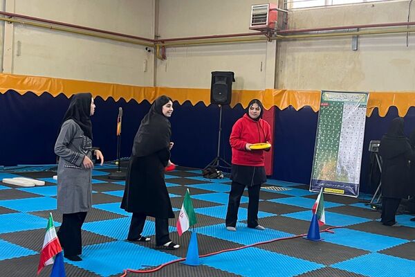 المپیاد ورزشی درون مدرسه‌ای به مناسبت دهه فجر در دبیرستان طریقت جوادآباد