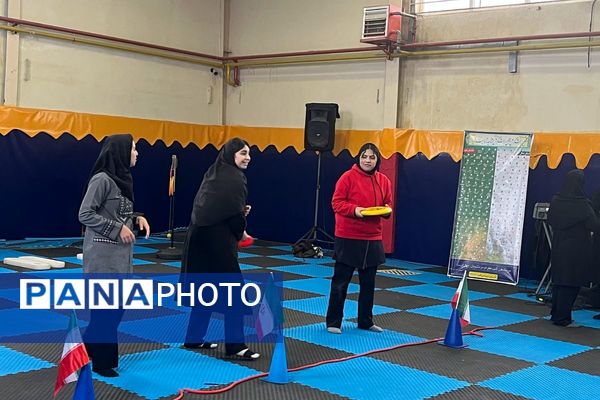 المپیاد ورزشی درون مدرسه‌ای به مناسبت دهه فجر در دبیرستان طریقت جوادآباد