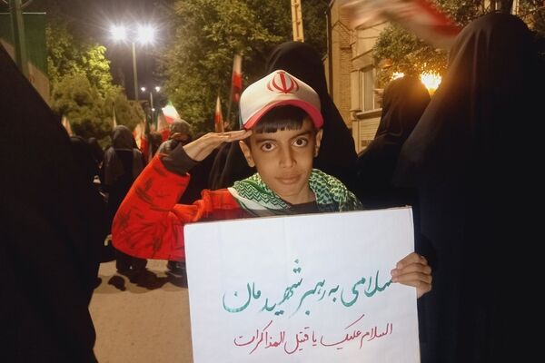 فرقی نمی کند کوچک و بزرگ پای کاریم