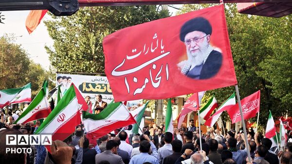 رزمایش «جانفدایان» با شعار «لبیک یا خامنه‌ای» در شهرستان بروجن