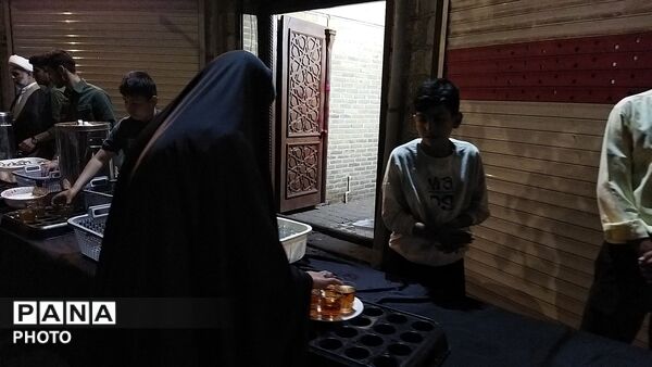 گذری بر چایخانه حوزه علمیه گلشن در هشتاد و پنجمین شب از اجتماعات مردمی نیشابور 