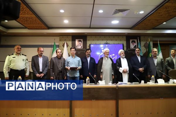 تقدیر از رتبه دوم کنکور سراسری در شورای برنامه‌ریزی آموزش و پرورش قم