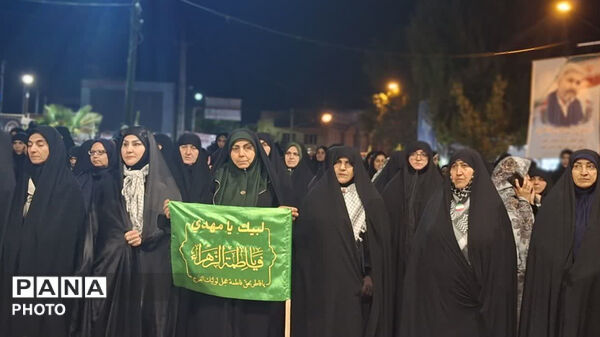 نماز استغاثه به امام زمان (عج) در شصت و دومین قرار عاشقانه، میدان امام خمینی(ره) شهرستان کوهدشت