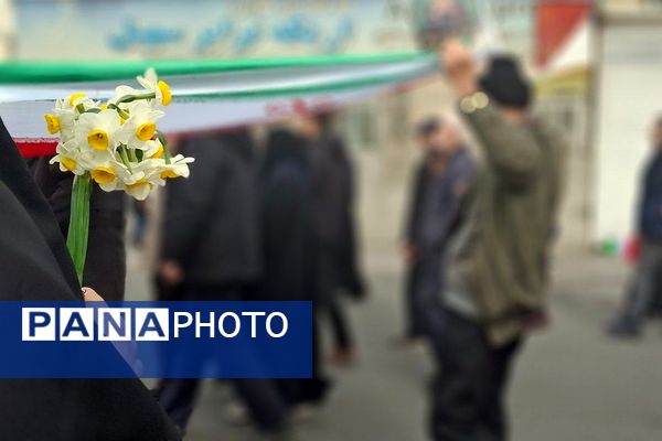 حضور اقشار مختلف مردم شهرری در راهپیمایی ۲۲ بهمن