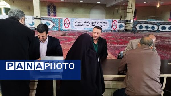 میز خدمت مدیریت آموزش و پرورش اسلامشهر در مصلی نماز جمعه اسلامشهر