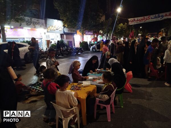 نذر کودکان برای رهبر امت اسلام در موکب فرهنگیان 