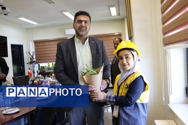 آیین تجلیل از سفیران انرژی برتر نیروگاه سیکل ترکیبی در شهرستان شیروان