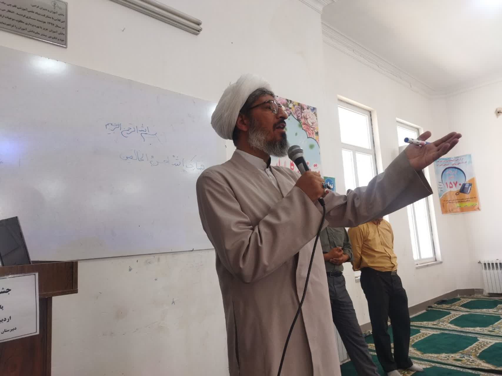 برگزاری جشن تکلیف در دبیرستان نمونه دولتی دانش 