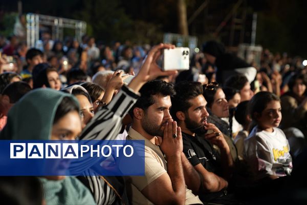 استقبال پرشور مردم از جشن امت ماه در اصفهان