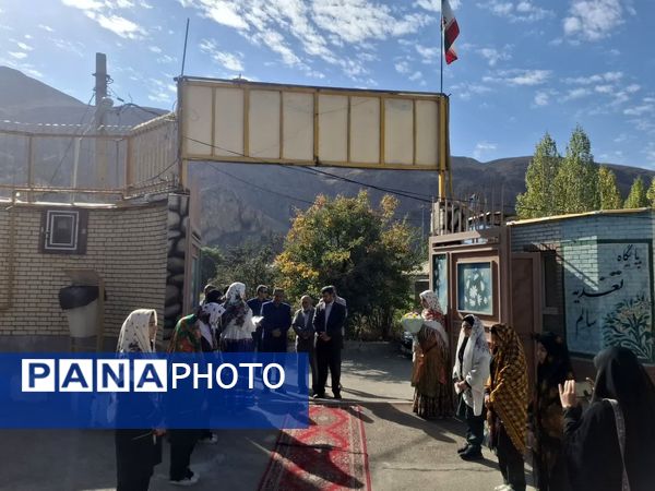 برگزاری ویژه‌ برنامه هفته فرهنگی در دبیرستان حضرت فاطمه‌زهرا(س) شهرستان فیروزکوه