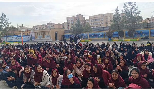 جشن ولادت امام علی (ع) و روز پدر در دبیرستان دخترانه مهر نیشابور 