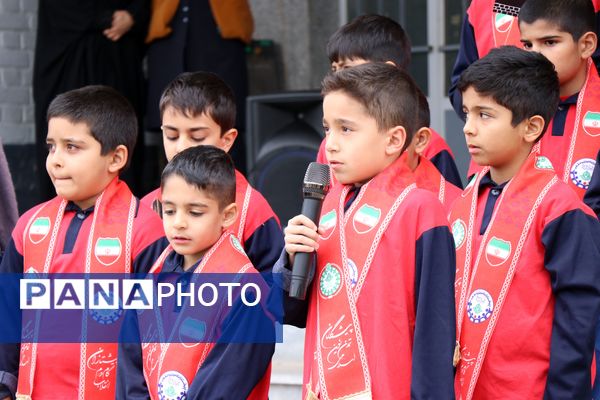 آیین بدرقه کاروان حج عمره‌ دانش‌آموزان دختر استان مرکزی