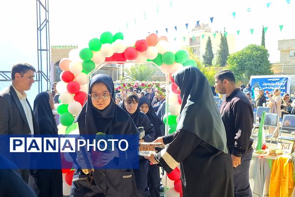 آیین نواختن زنگ مدرسه با شروع سال تحصیلی جدید 