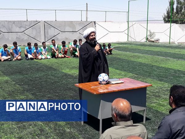 بهره‌برداری از چمن‌های مصنوعی روستای تولا و سنجدک شهرستان کوهسرخ