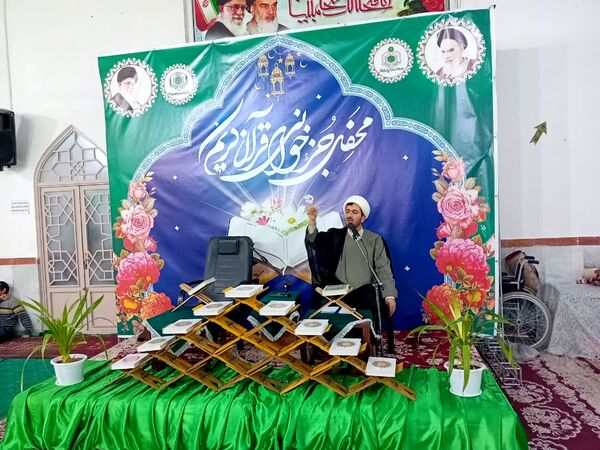 برگزاری محفل جزءخوانی قرآن کریم در امامزاده سید‌محمد(ع) کاشمر