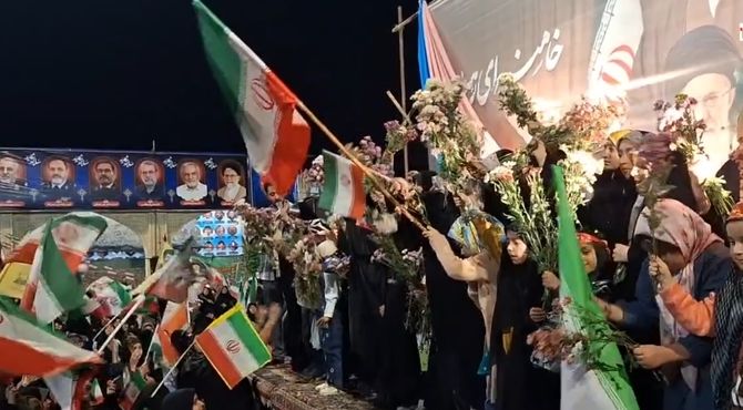  تقدیر از نوجوانان در تجمعات شبانه امامزاده موسی مبرقع(ع)