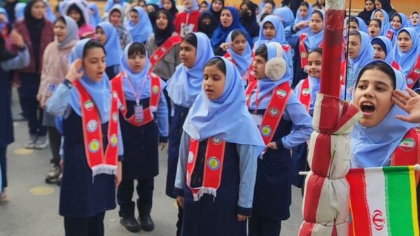آیین نواختن زنگ چهل و هفتمین سالروز پیروزی انقلاب اسلامی در دبستان دخترانه فرهنگیان ۲