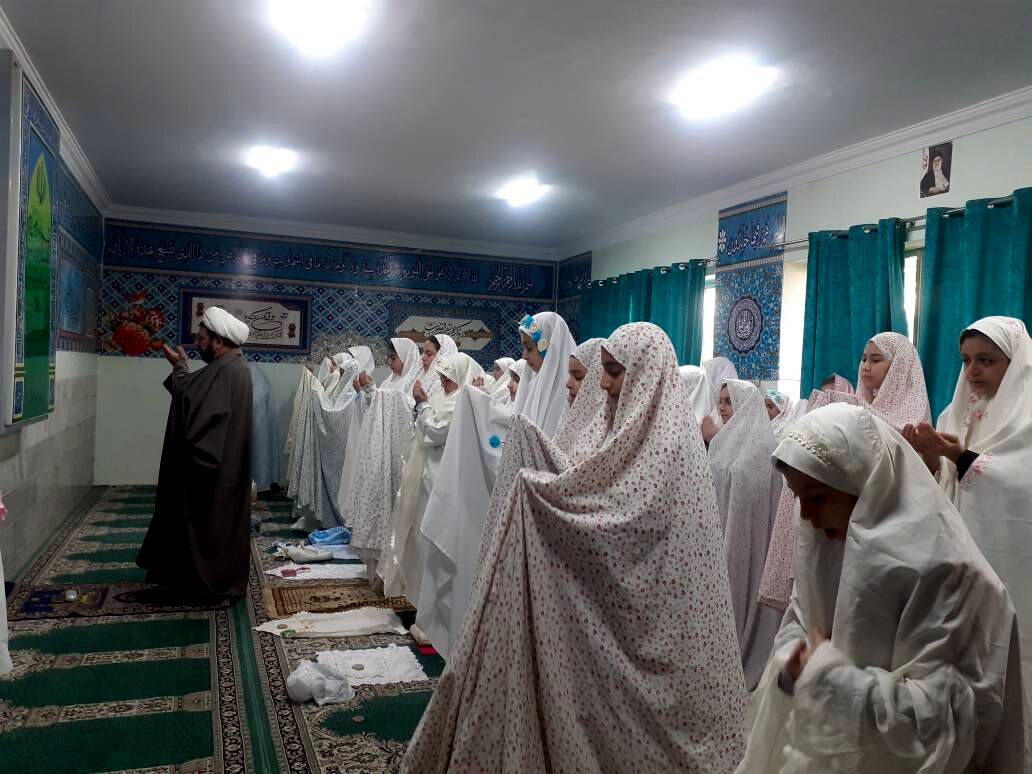 تمرین بندگی دانش آموزان مدرسه هدی یک برای ماه مبارک رمضان