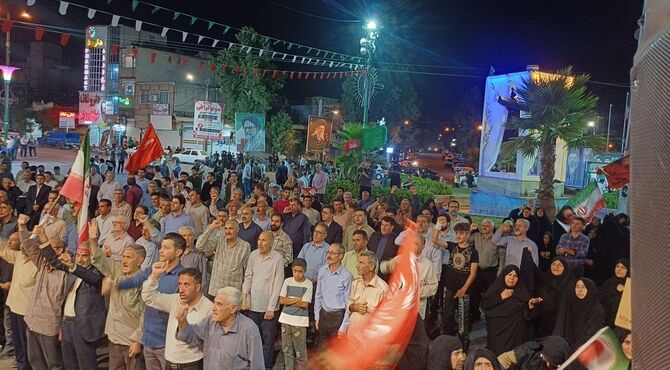 شب های پایداری واتحادمردم وفرهنگیان شهرستان کوهدشت درمیدان امام خمینی