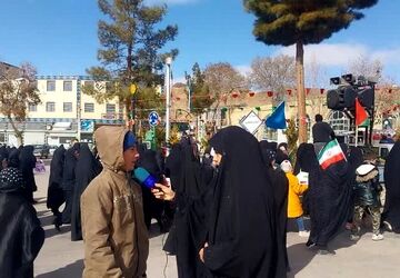 ما با شرکت در راهپیمایی ۲۲ بهمن نشان‌دادیم پای کار انقلاب هستیم 
