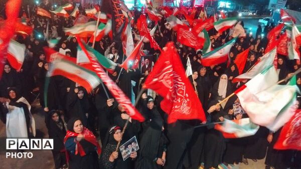 صد و پنجاه و سومین شب تجمعات «بیعت با رهبری» در نورآباد با تجدید میثاق و نماز استغاثه 