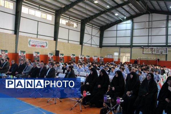 یادواره شهدای جنگ تحمیلی ۱۲ روزه در دبیرستان شاهد سالارشهیدان(ع)