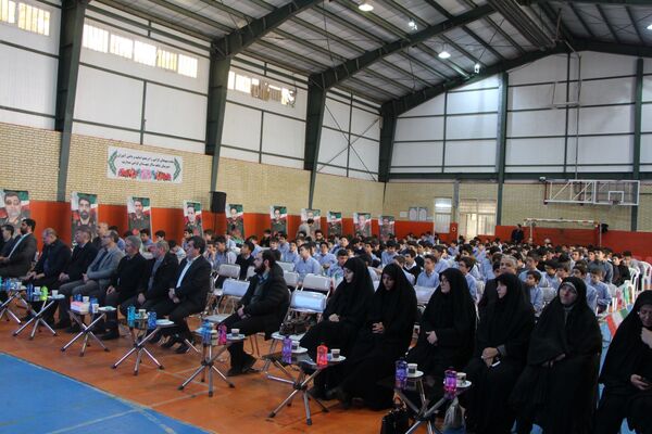 یادواره شهدای جنگ تحمیلی ۱۲ روزه در دبیرستان شاهد سالارشهیدان(ع)