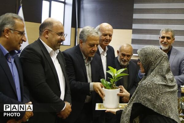  آیین تجلیل از معلمان نمونه منطقه‌ای در شهرستان فیروزکوه