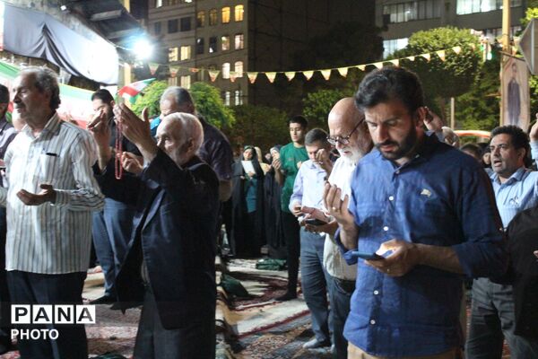 برپایی نماز استغاثه به امام عصر (عج) در مسجد ثامن‌الحجج شاهین‌ویلا