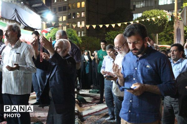 برپایی نماز استغاثه به امام عصر (عج) در مسجد ثامن‌الحجج شاهین‌ویلا