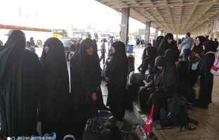 خدمت افتخاری مادران شهدای میناب در مواکب «مادر و کودک» 