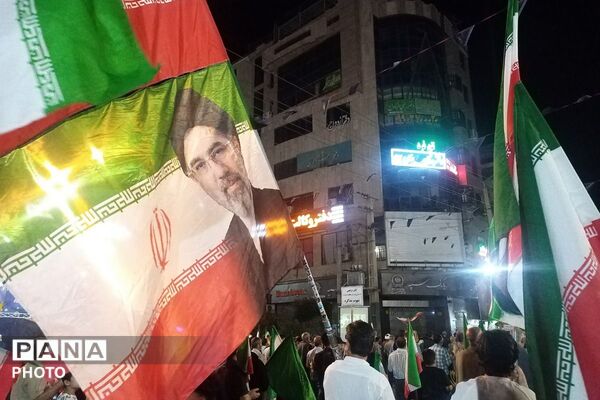 حضور پرشور و مستمر شبانه مردم رباط‌کریم تا پیروزی نهایی