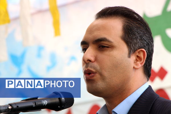 برگزاری یادواره شهدای منا و جنگ ۱۲ روزه در مدرسه شاهد نیک اندیشان